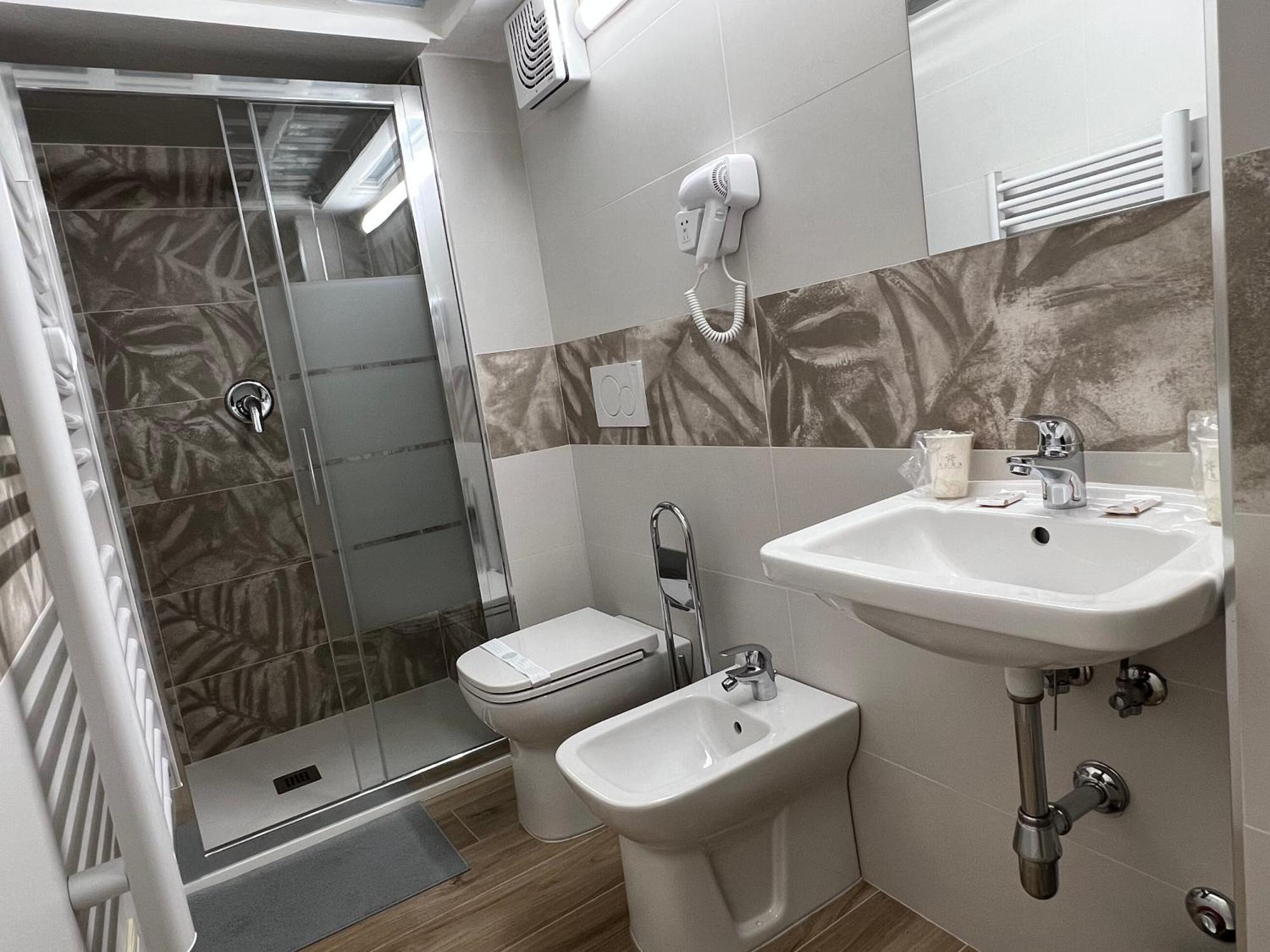Al 106 Apartment Free Wi-Fi 5 Min Dalla Stazione براتو المظهر الخارجي الصورة