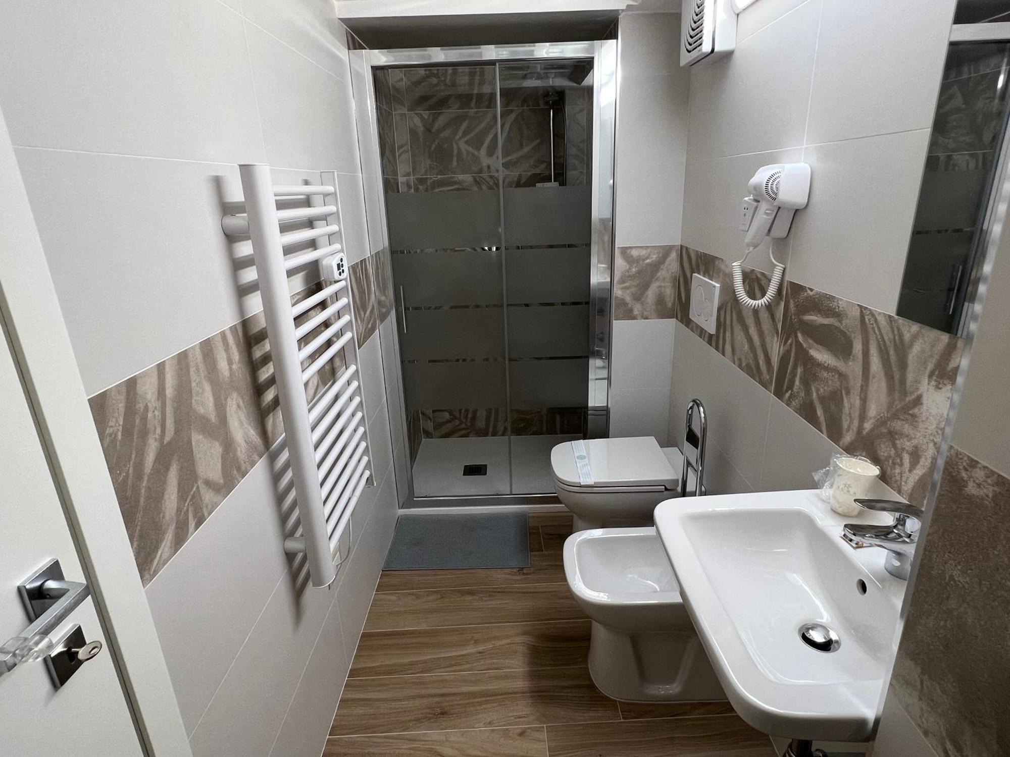 Al 106 Apartment Free Wi-Fi 5 Min Dalla Stazione براتو المظهر الخارجي الصورة